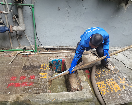 陈场镇清掏化粪池